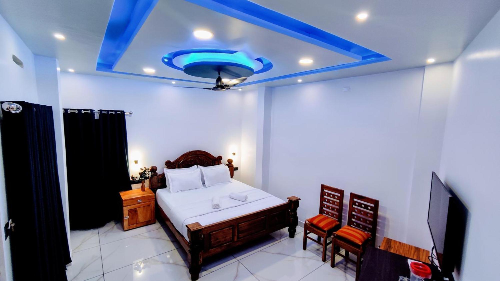 Grand Periyar Apartment Thekkady Exterior photo