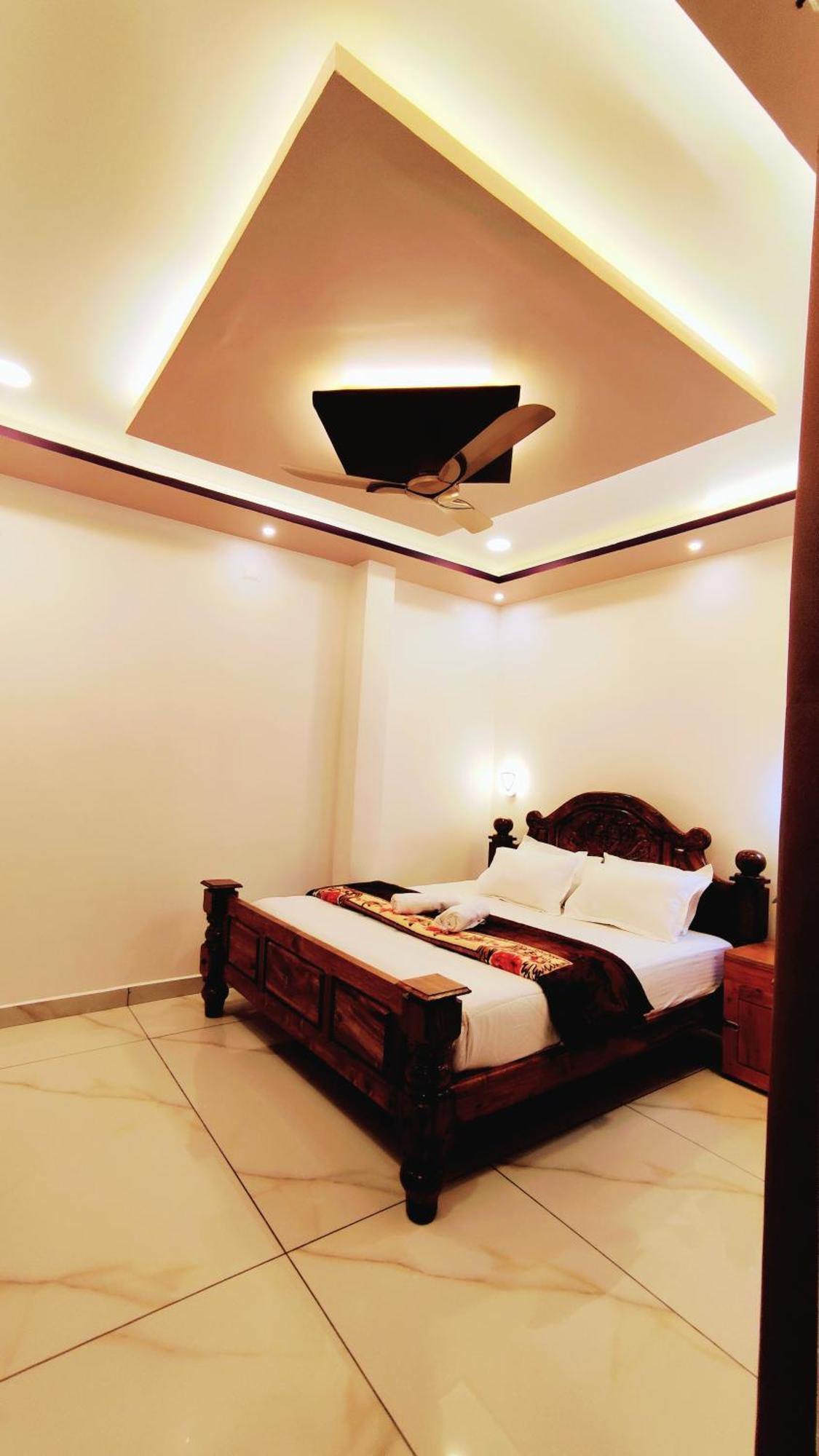 Grand Periyar Apartment Thekkady Exterior photo