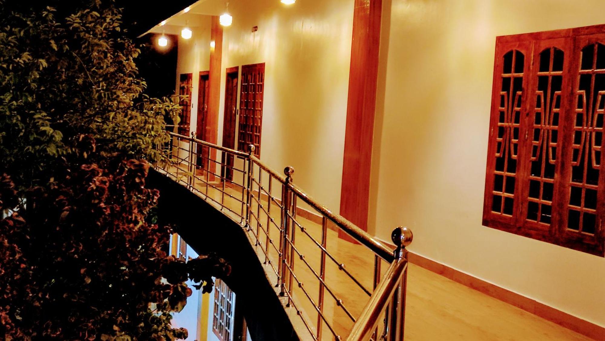 Grand Periyar Apartment Thekkady Exterior photo