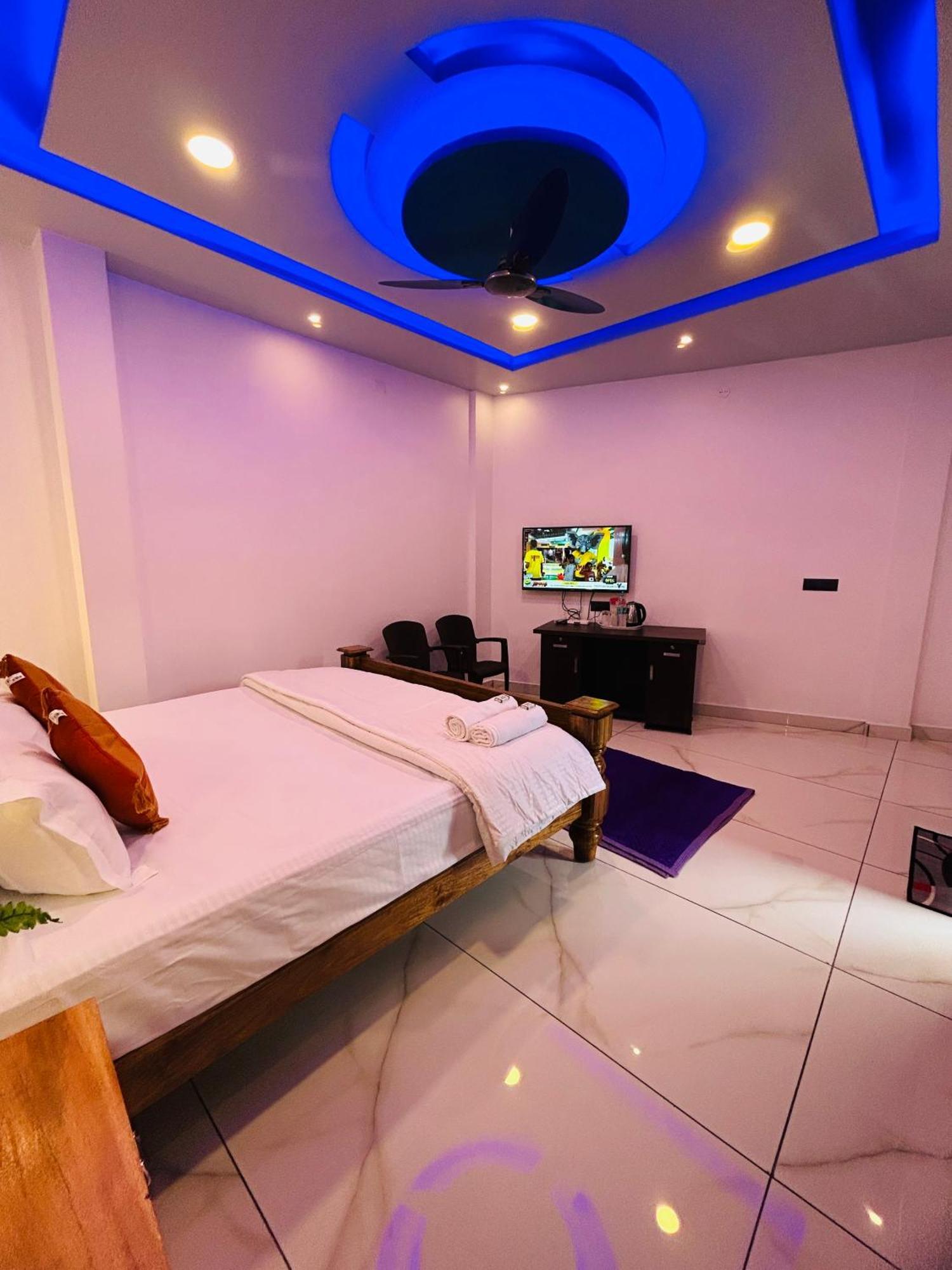 Grand Periyar Apartment Thekkady Exterior photo