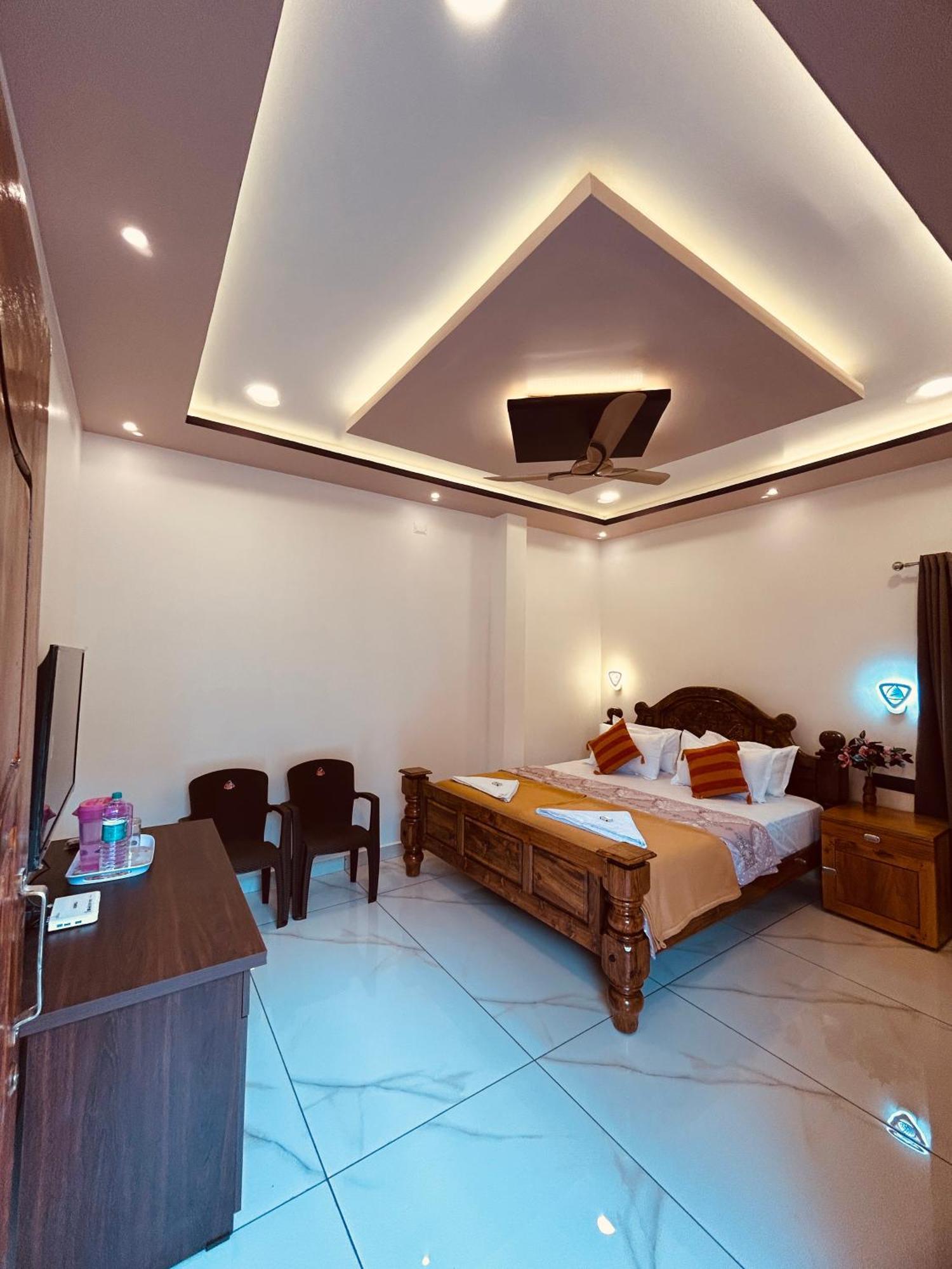 Grand Periyar Apartment Thekkady Exterior photo