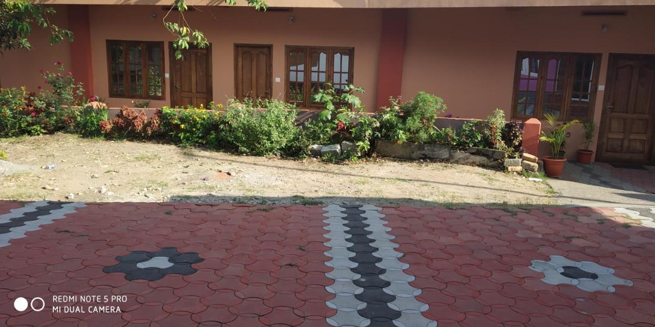 Grand Periyar Apartment Thekkady Exterior photo